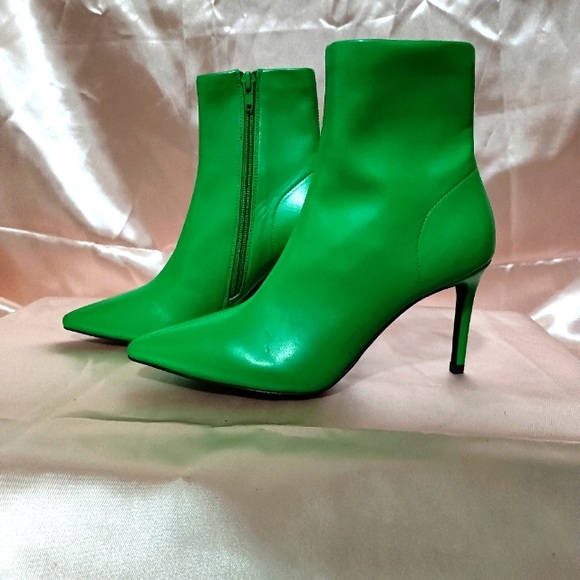 Green booties - Picture 1 of 4